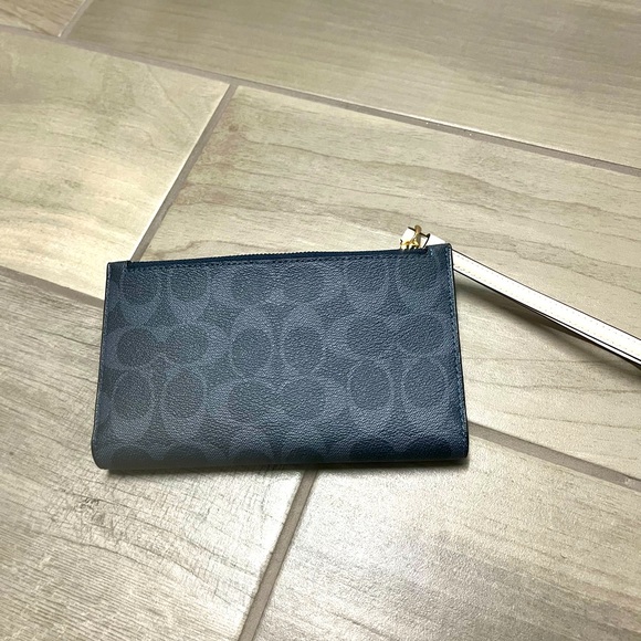 NWT Coach Signature Phone Wallet - Picture 3 of 5
